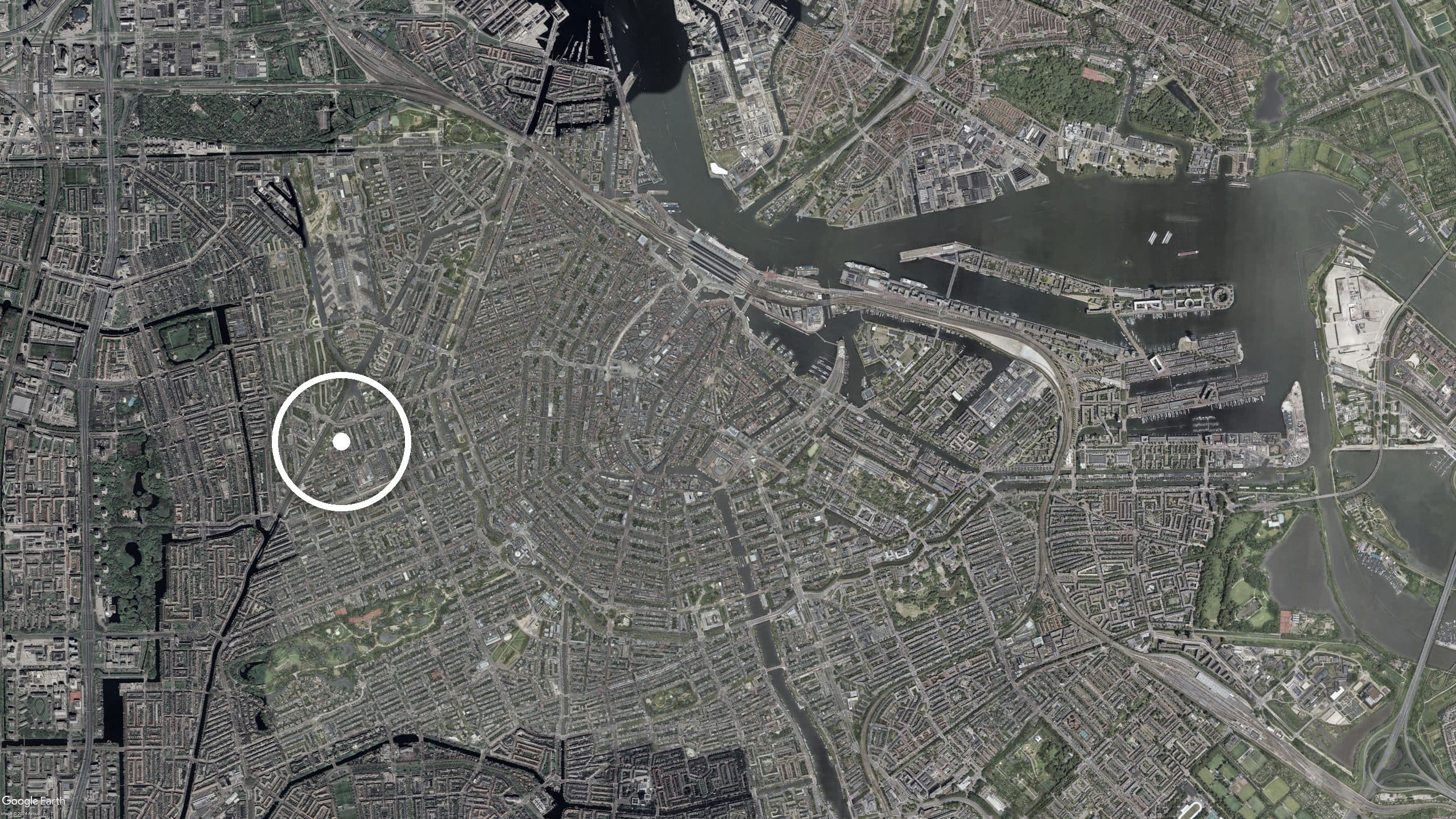 Luchtfoto van de locatie in Amsterdam