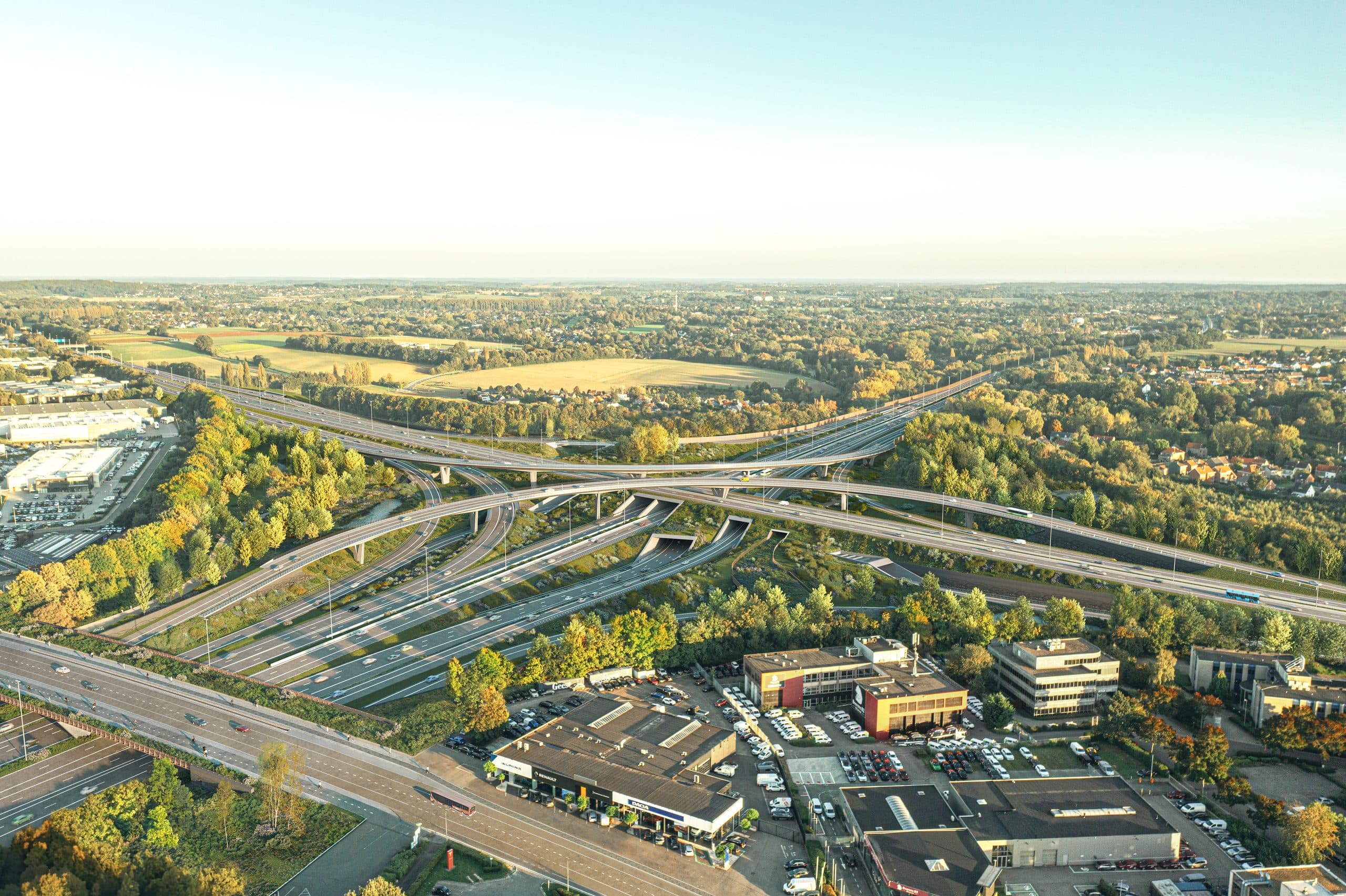 Luchtrender van de nieuwe ringstructuur in herfstlandschap