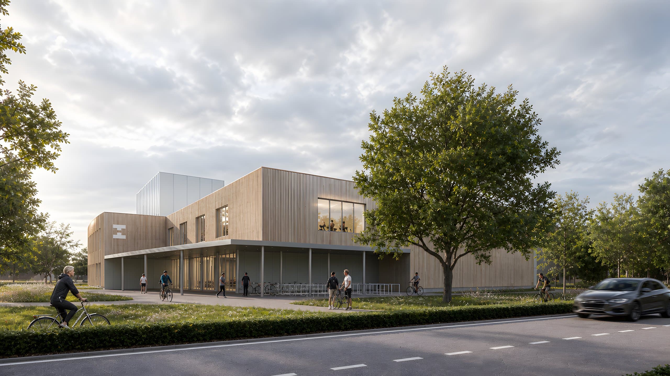 Het sportcomplex vanaf de Steenweg, met fietsers en de overdekte fietsenstalling onder de luifel